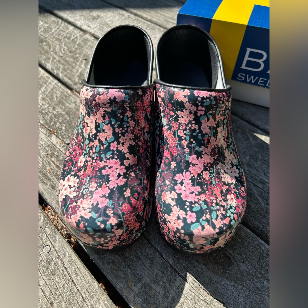 Professional Floral Leather Clogs